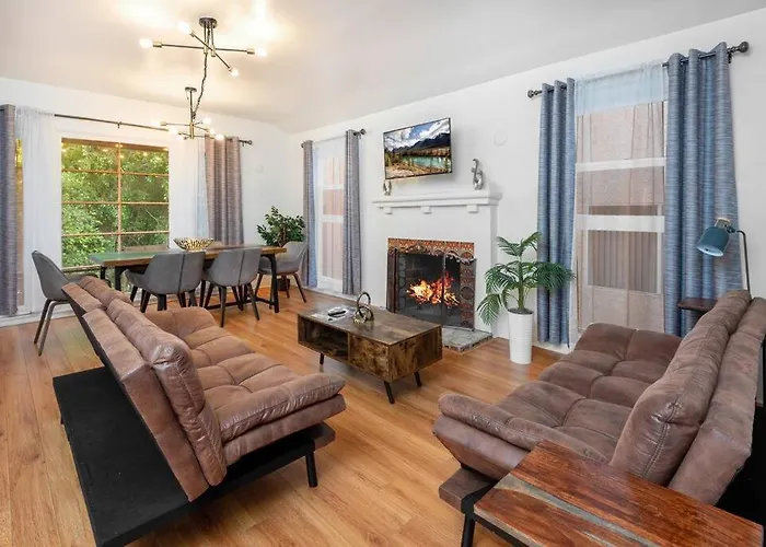 Luxury Living: Spacious 3Br Home