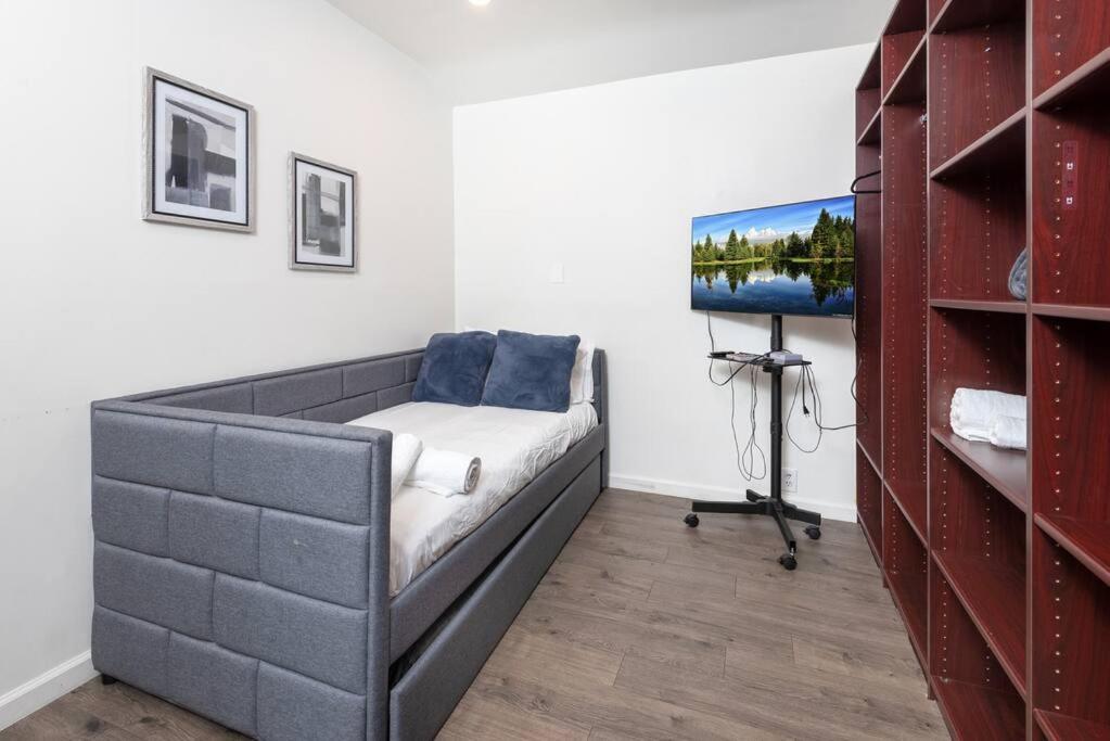 Luxury Living: Spacious 3br Los Angeles